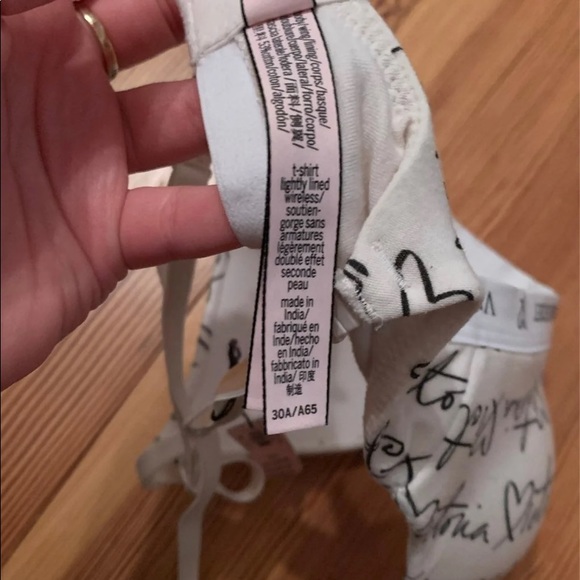 NEW WITH TAGS Victoria Secret T-Shirt Bra - Picture 6 of 7